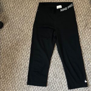 Nike pro cropped leggings